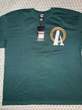 GENUINE Authentic Green Alone Chain Pendant Graphic T-Shirt  Medium NWT